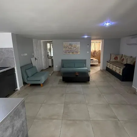 Apartman Moderne Climatise A Parking & Wifi